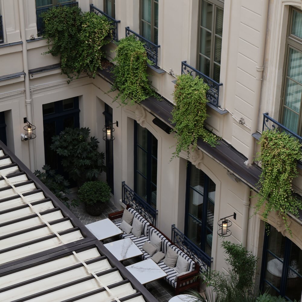 the courtyard of delano cafe at maison delano paris