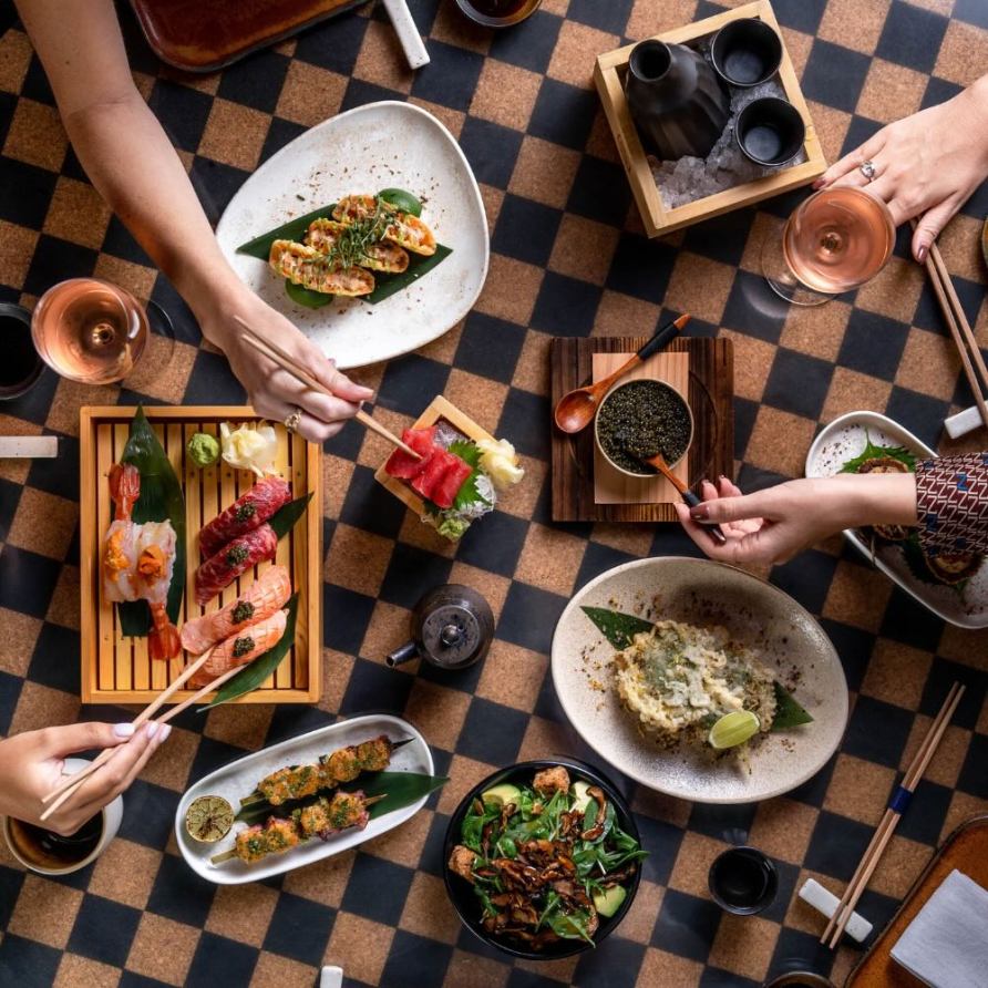 разнообразие блюд в ресторане gohan на курорте delano dubai