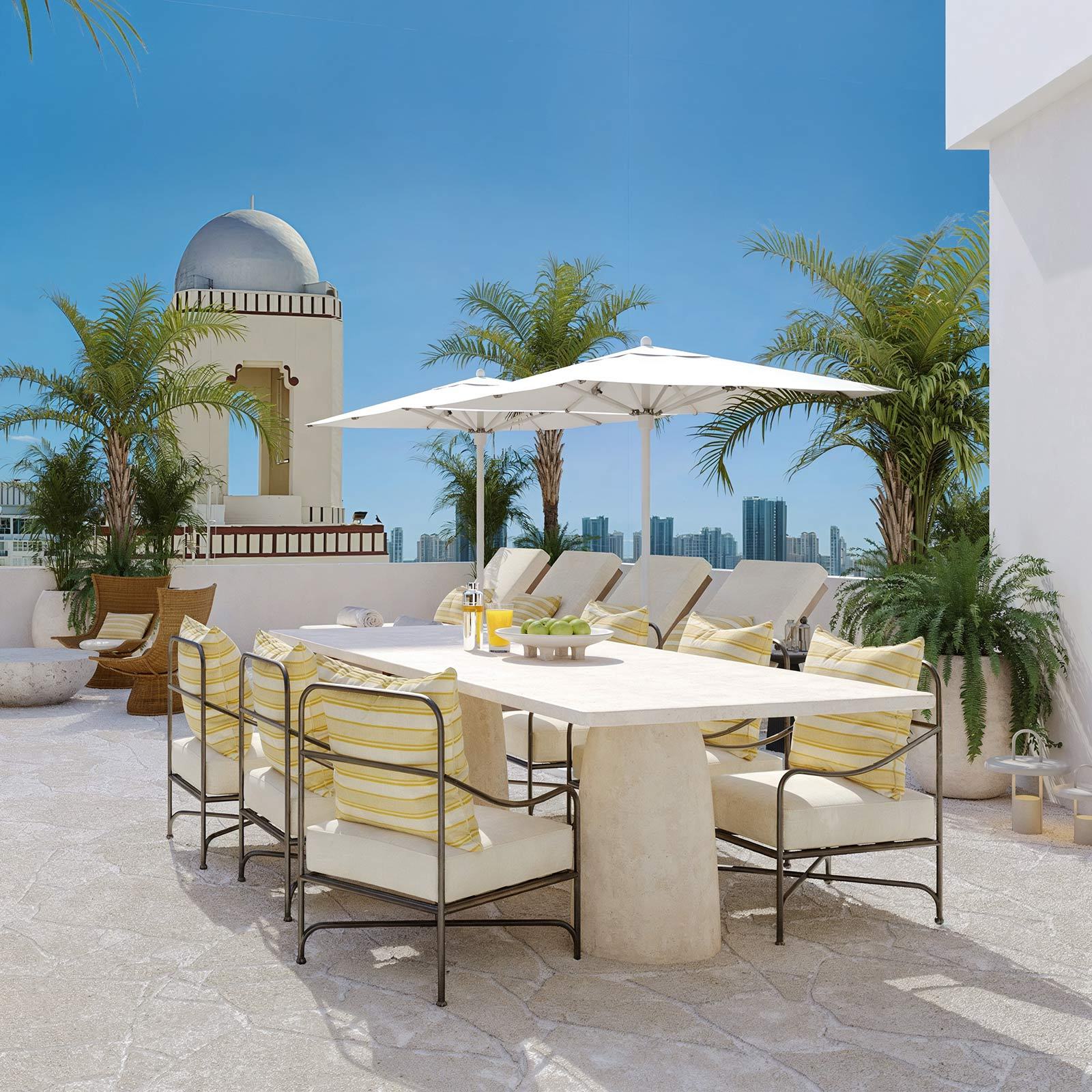 Curated visual reference: Inspiring Luxury Beachfront Suites Gallery View