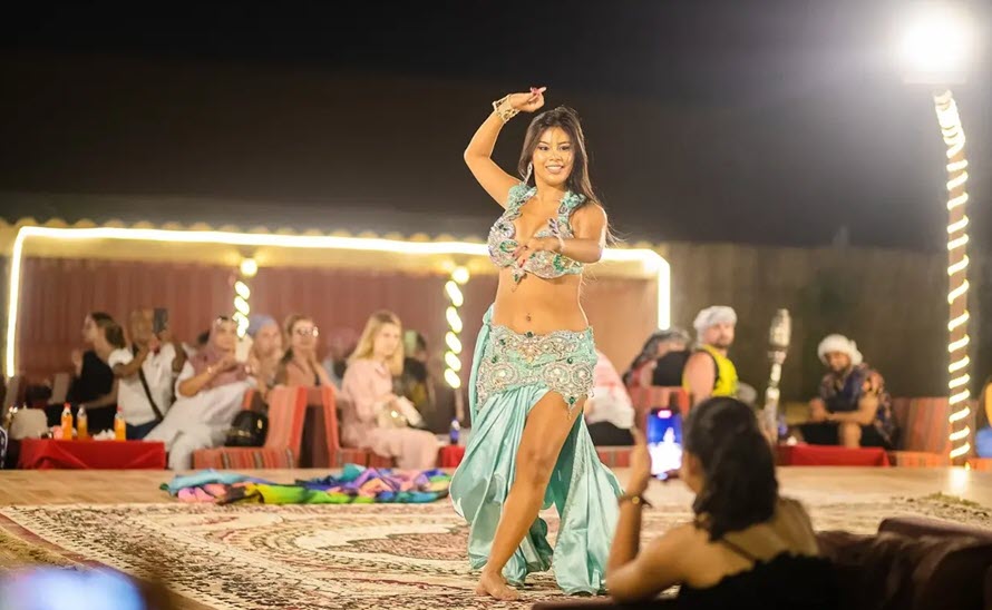 Belly dance at Safari desert Dubai