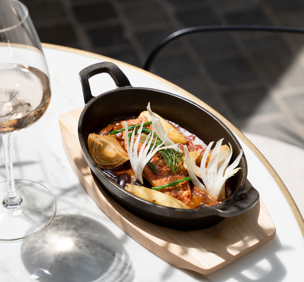 Delano_Cafe__Artichauts_Rouget_poivrade_pommes_de_terre_nouvelles_jus_de_roche_par_Roxane_Fane