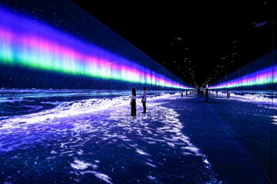Light Drifts Art in Arte Museum in Dubai Mall