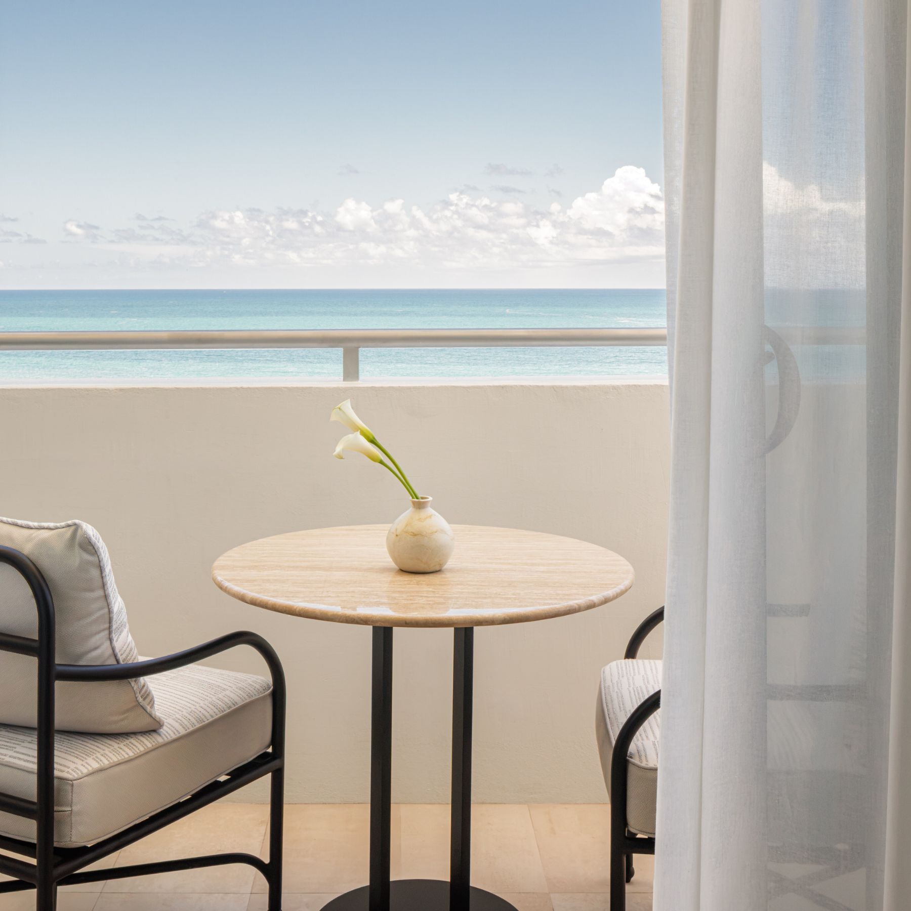 DMB 1402 Balcony