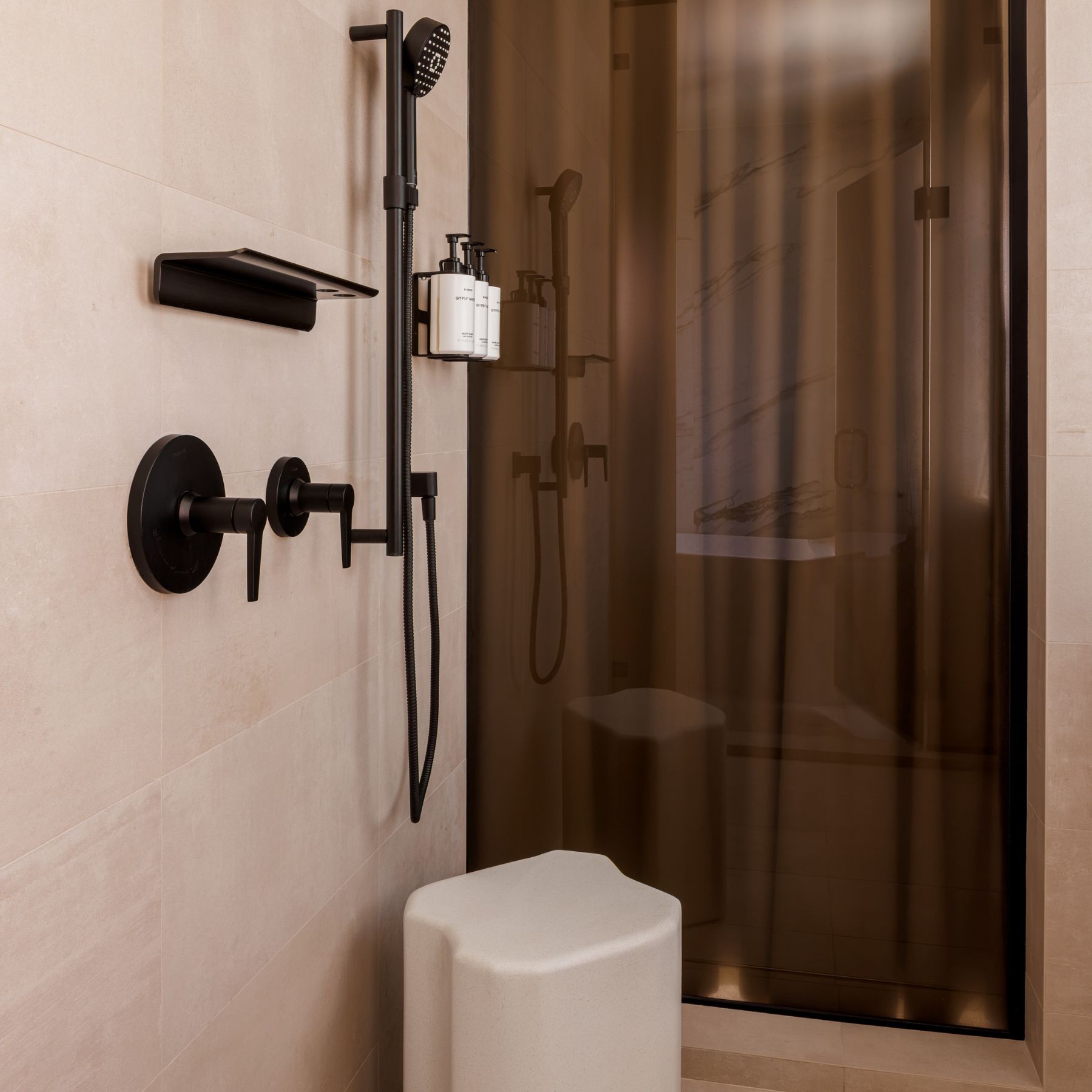 DMB 1402 Shower